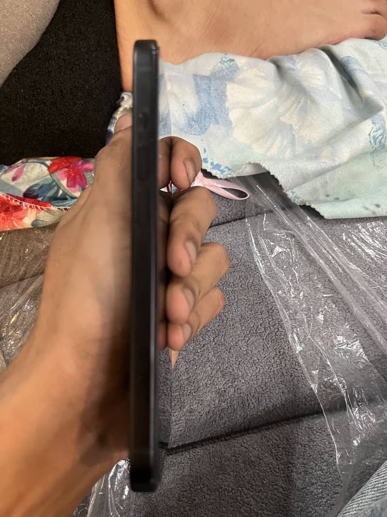Apple iPhone 15 4