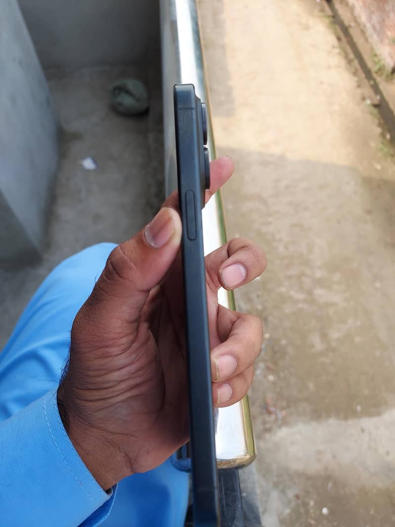 Apple iPhone 15 Pro Max 0