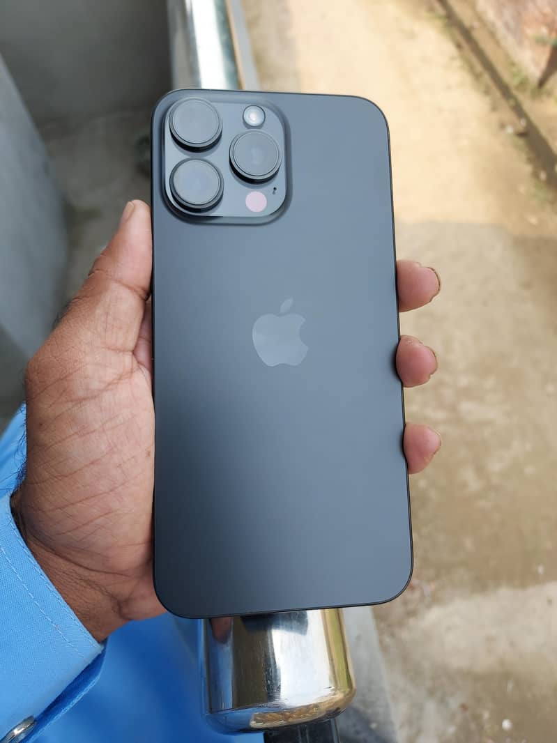 Apple iPhone 15 Pro Max 1