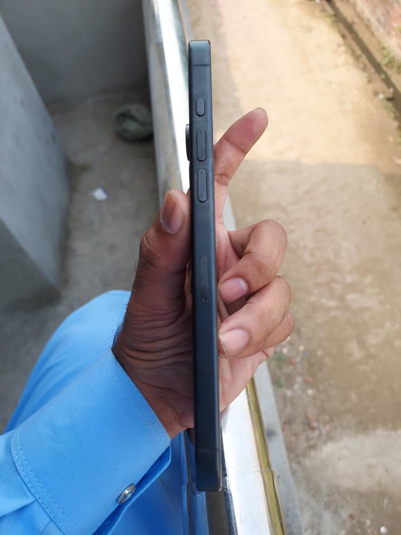 Apple iPhone 15 Pro Max 2