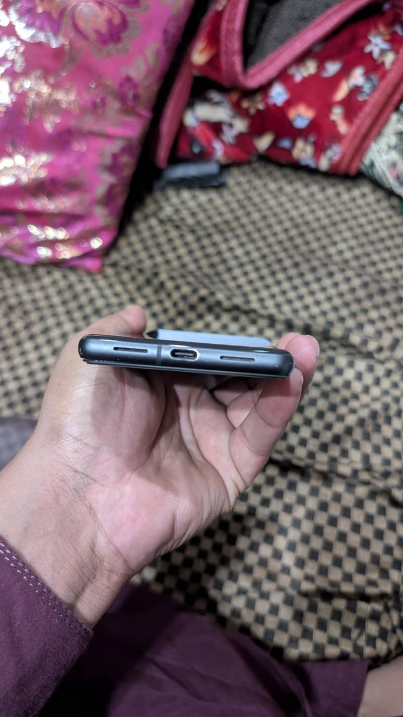 Google Pixel 7 4