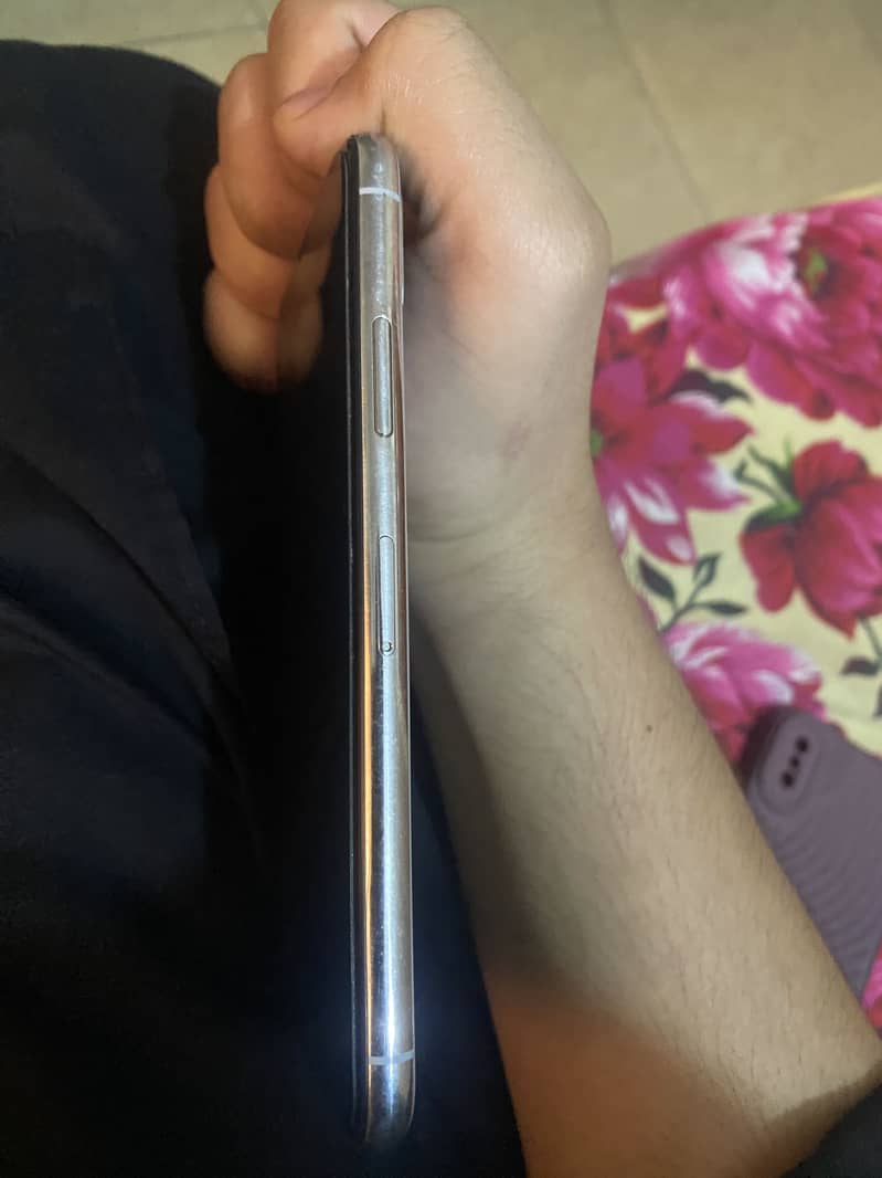 Apple iPhone X 3
