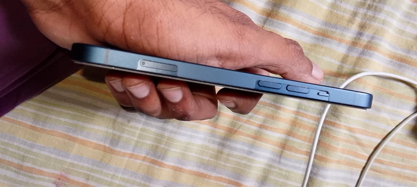 Apple iPhone 13 7