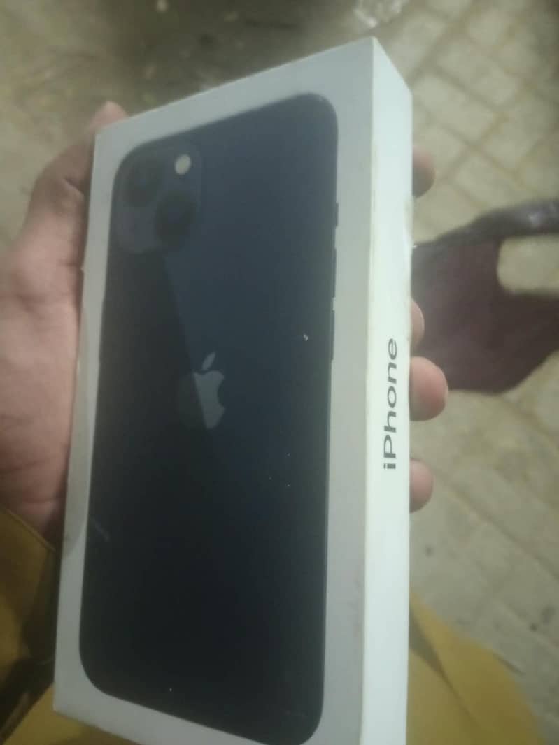 Apple iPhone 13 11
