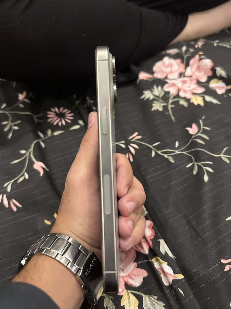 jv Apple iPhone 15 Pro Max 3