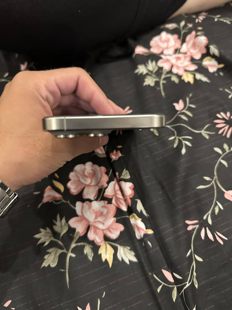 jv Apple iPhone 15 Pro Max 5