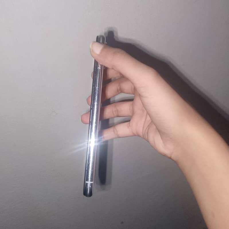 Apple iPhone XS 3