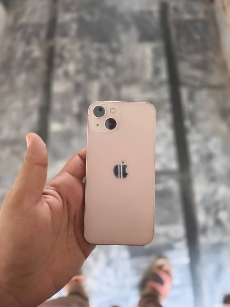 Apple iPhone 13 8