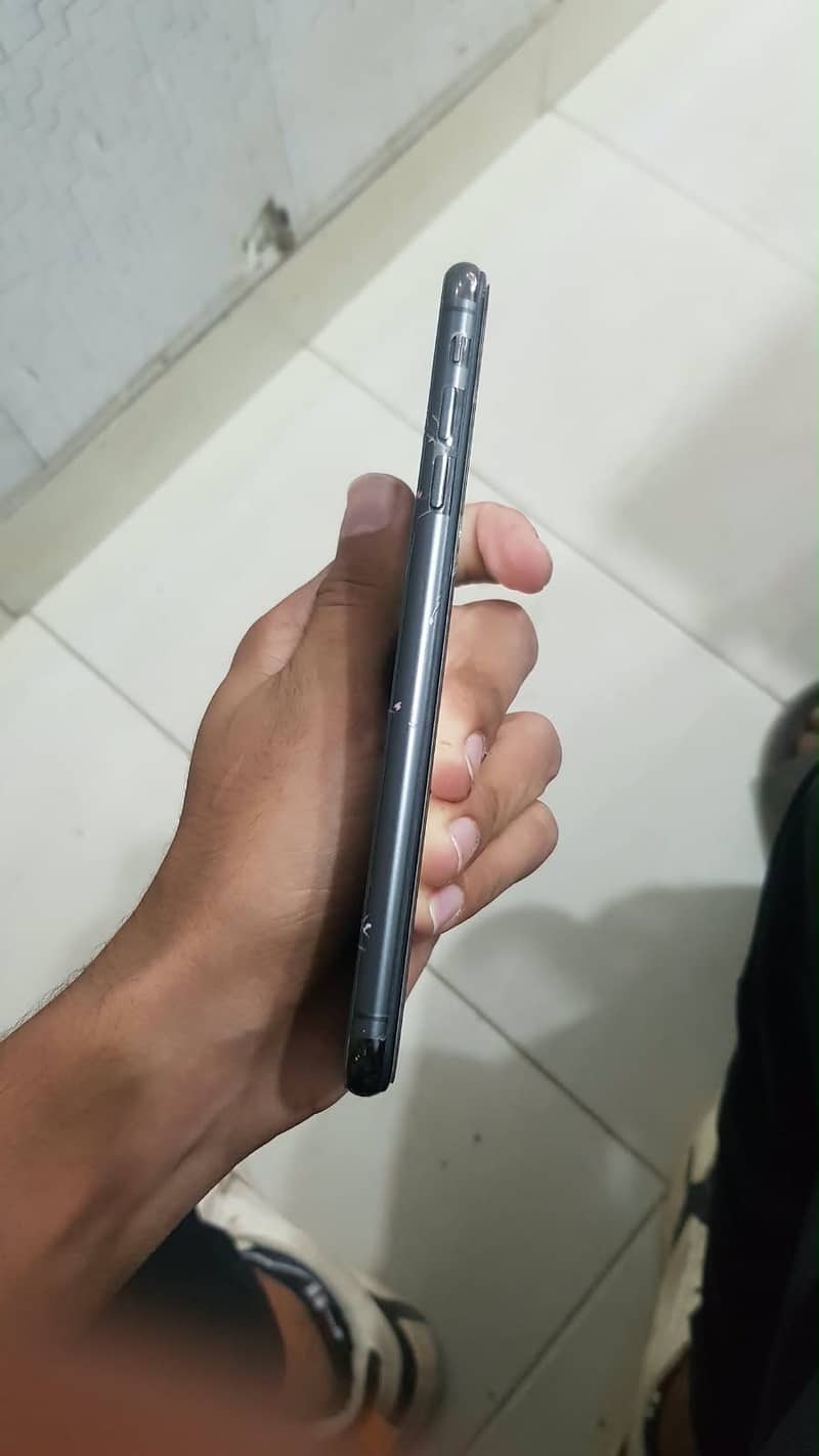 Apple iPhone XS Max 3