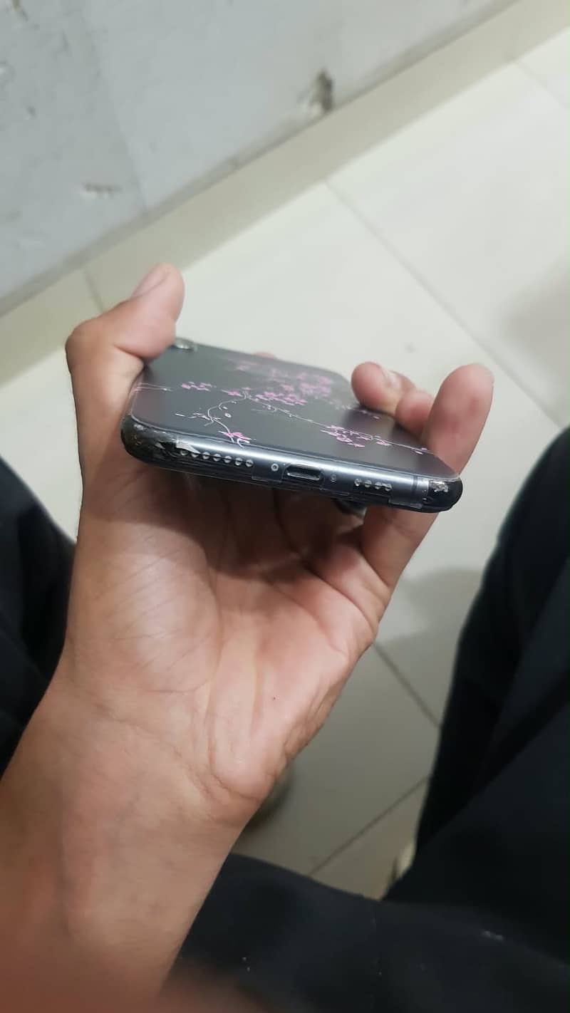 Apple iPhone XS Max 4