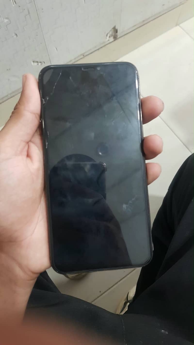 Apple iPhone XS Max 5