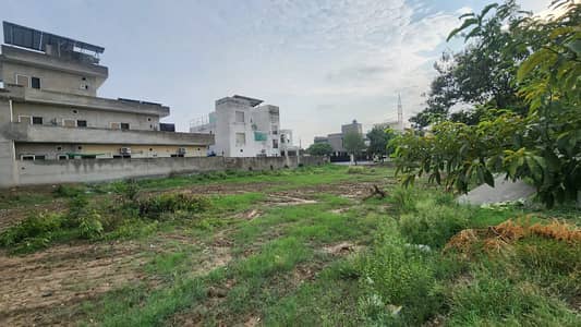 CORNER 1. KANAL IDEAL FOR DREAM HOME