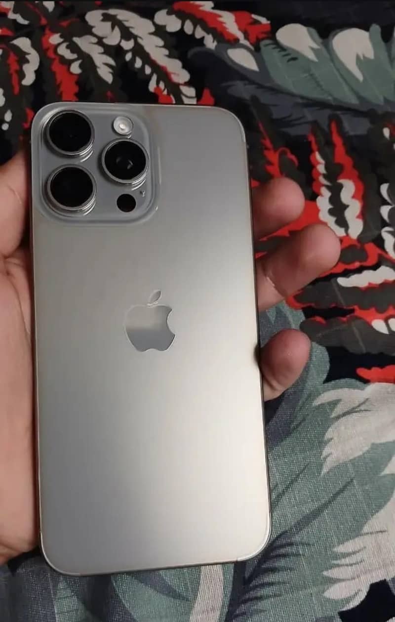 Apple iPhone 15 Pro Max 0