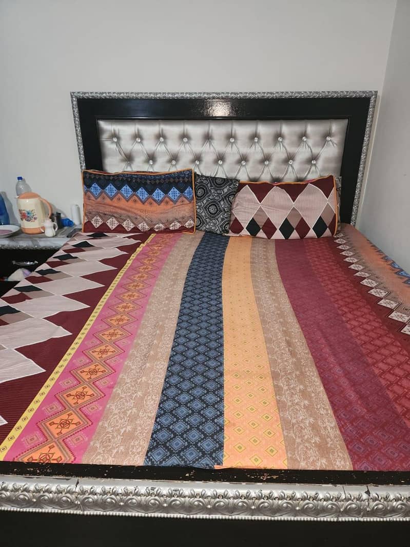 Bed Set with Showcase 0