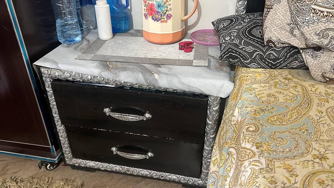 Bed Set with Showcase 3