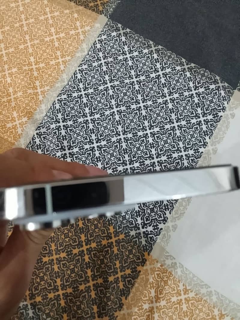 Apple iPhone 14 Pro Max 1