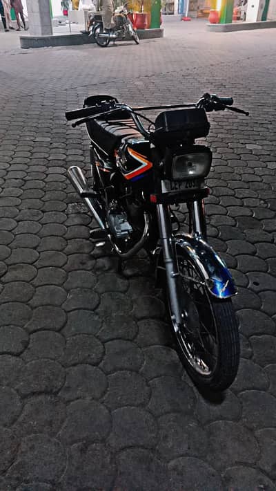 2018model new condition urgent sale black color 03279533335