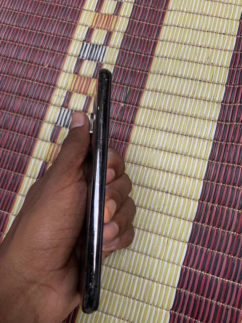 Apple iPhone X 4