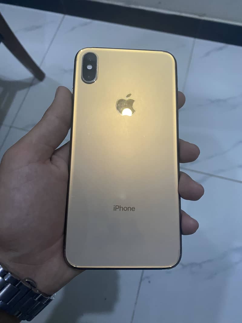 Apple iPhone XS Max 3