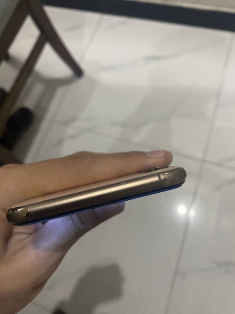 Apple iPhone XS Max 4