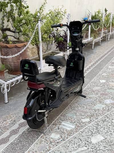 Scooty for sale well maintained scooty