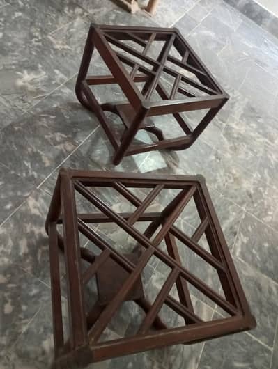 WOODEN TABLE FOR SALE WITHOUT MIRROR