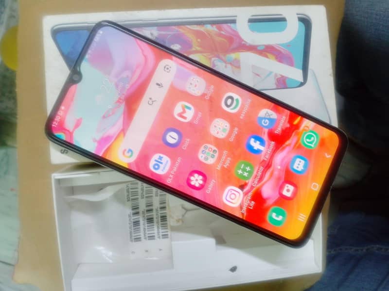 Samsung Mobile A70 6