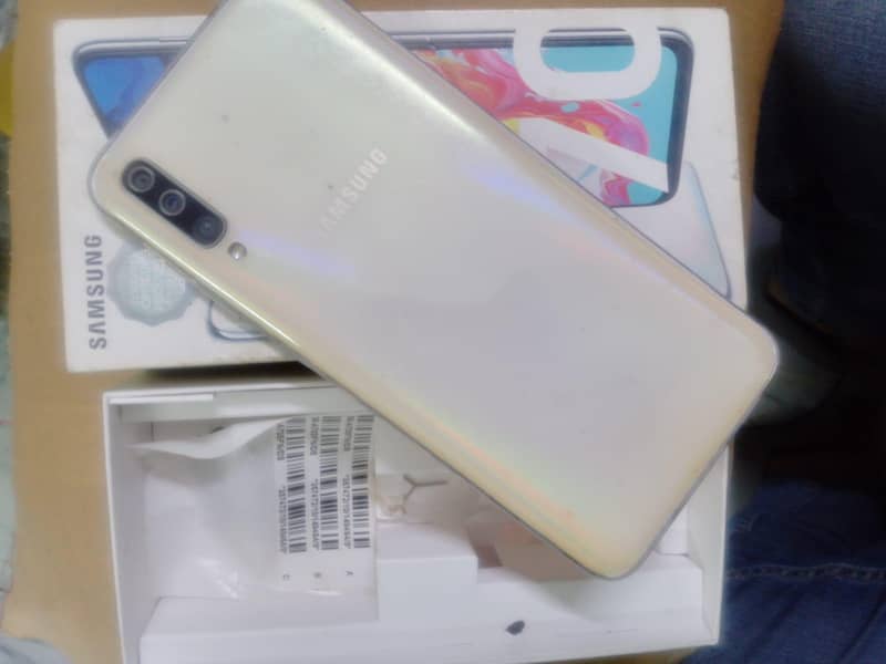 Samsung Mobile A70 8