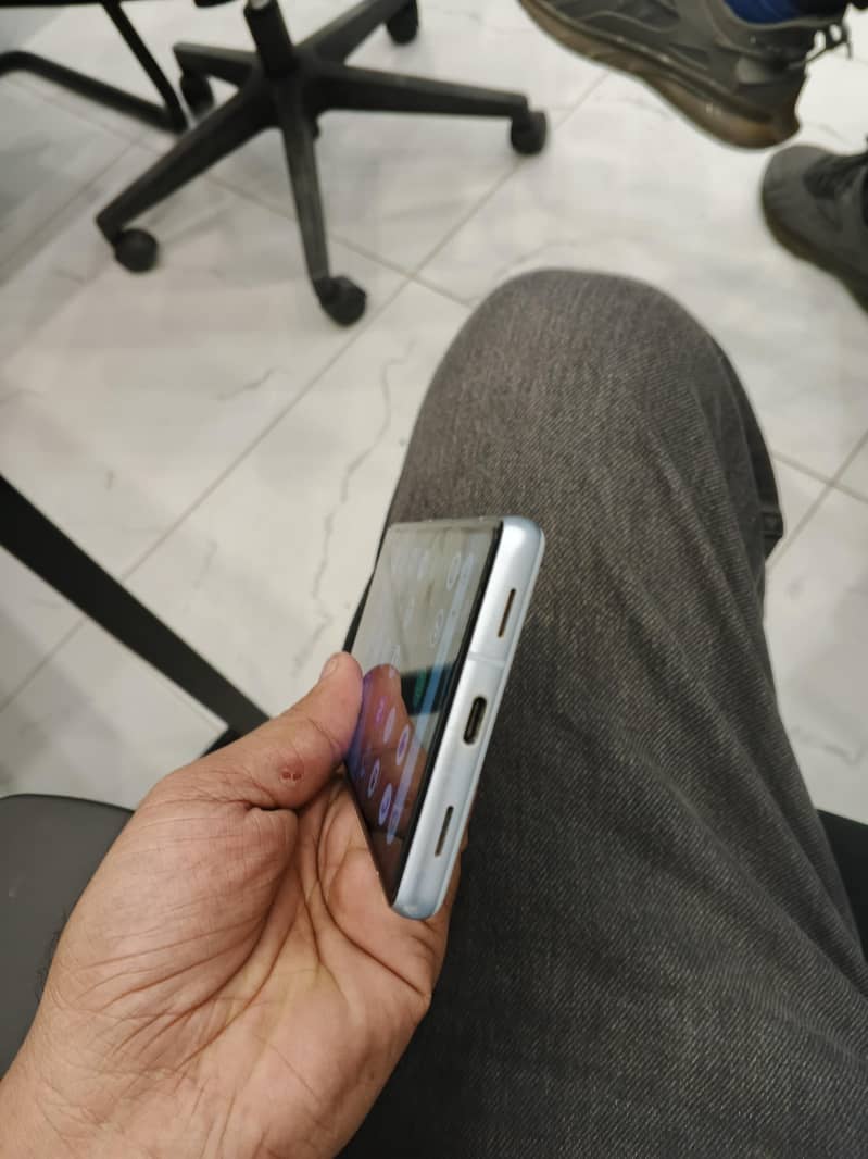 Google Pixel 7a 5