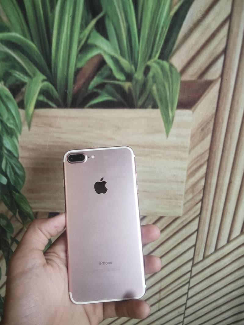 Apple iPhone 7 Plus 0