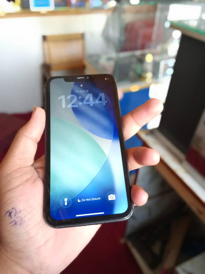Apple iPhone 11 3