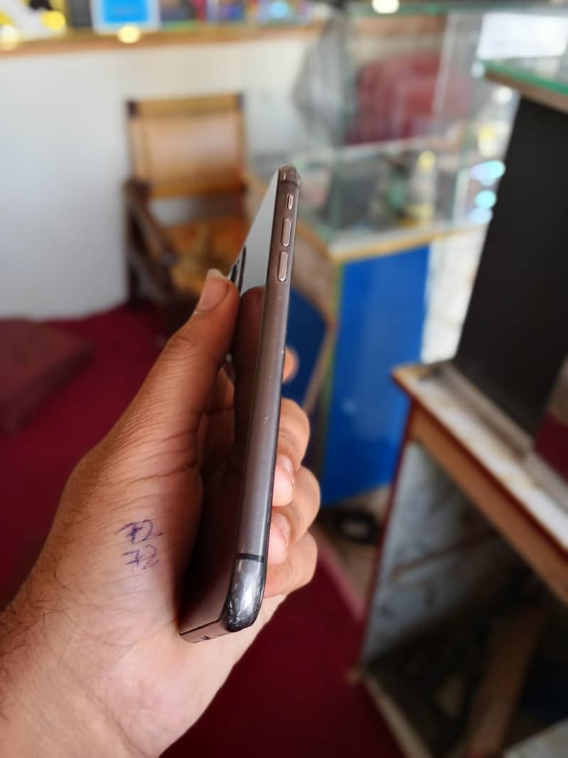 Apple iPhone 11 6