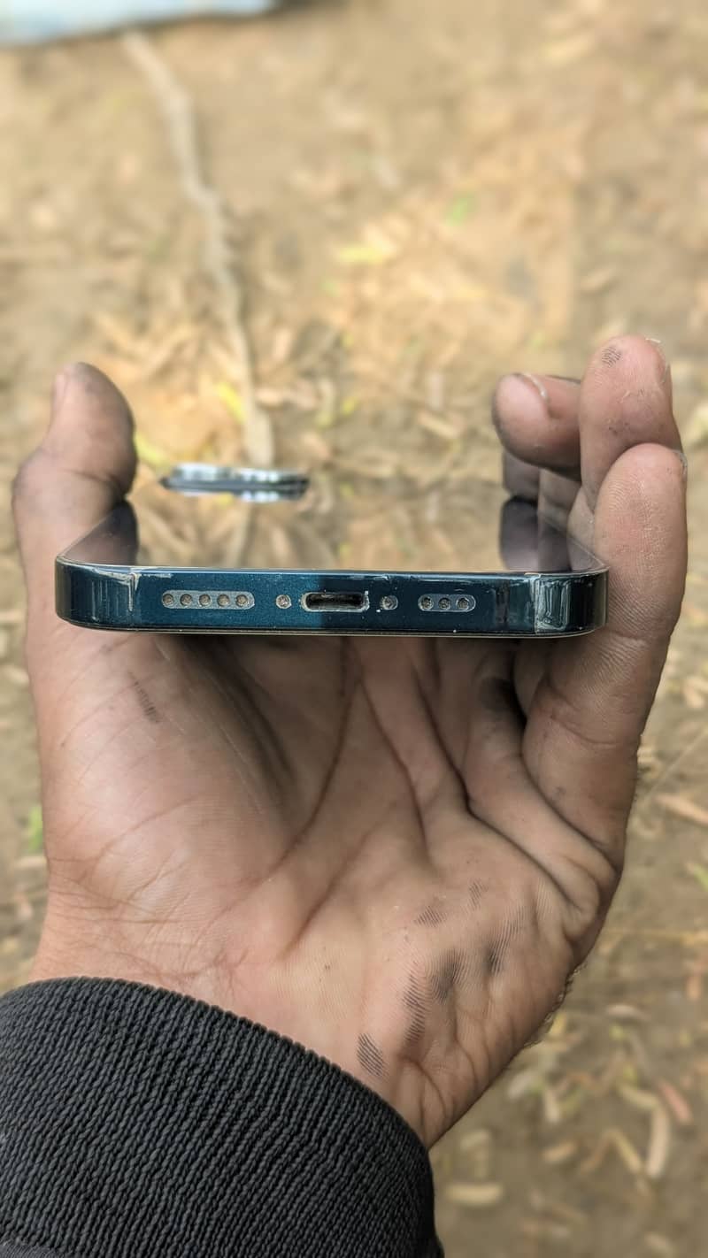 Apple iPhone 13 1