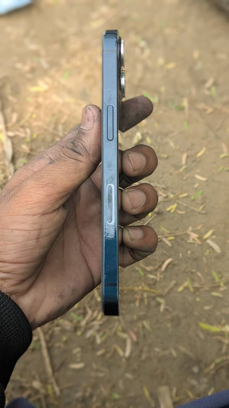 Apple iPhone 13 2