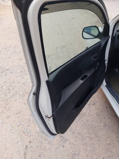 Daihatsu Mira 2012