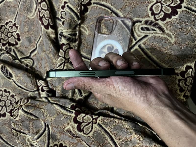 Apple iPhone 13 0