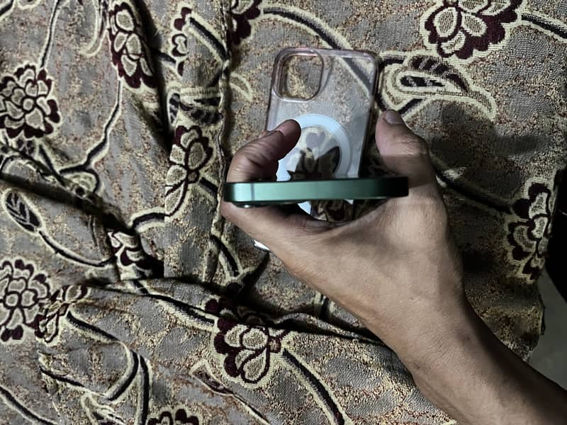Apple iPhone 13 1