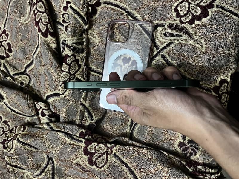 Apple iPhone 13 2