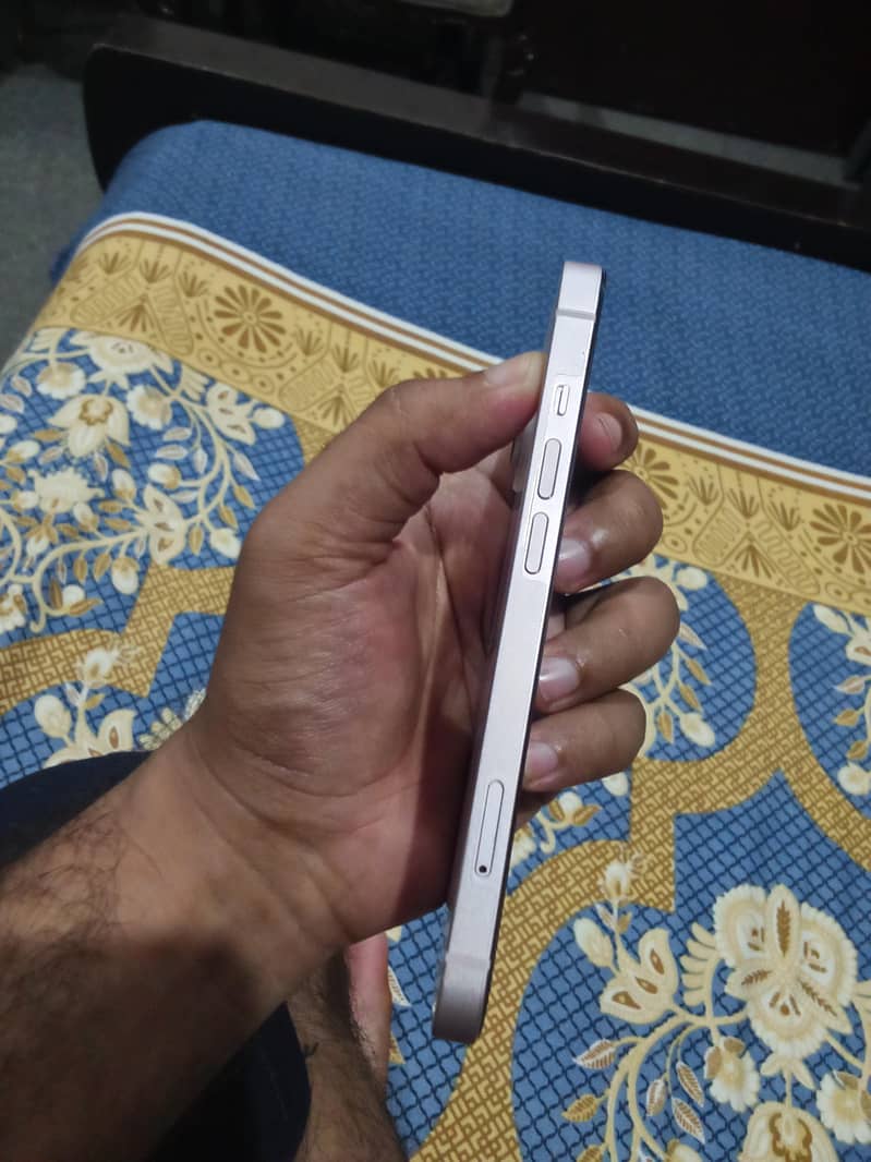 Apple iPhone 13 5