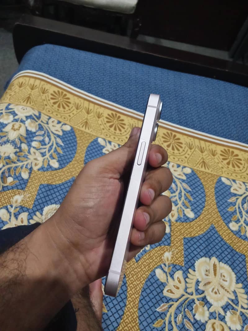 Apple iPhone 13 6