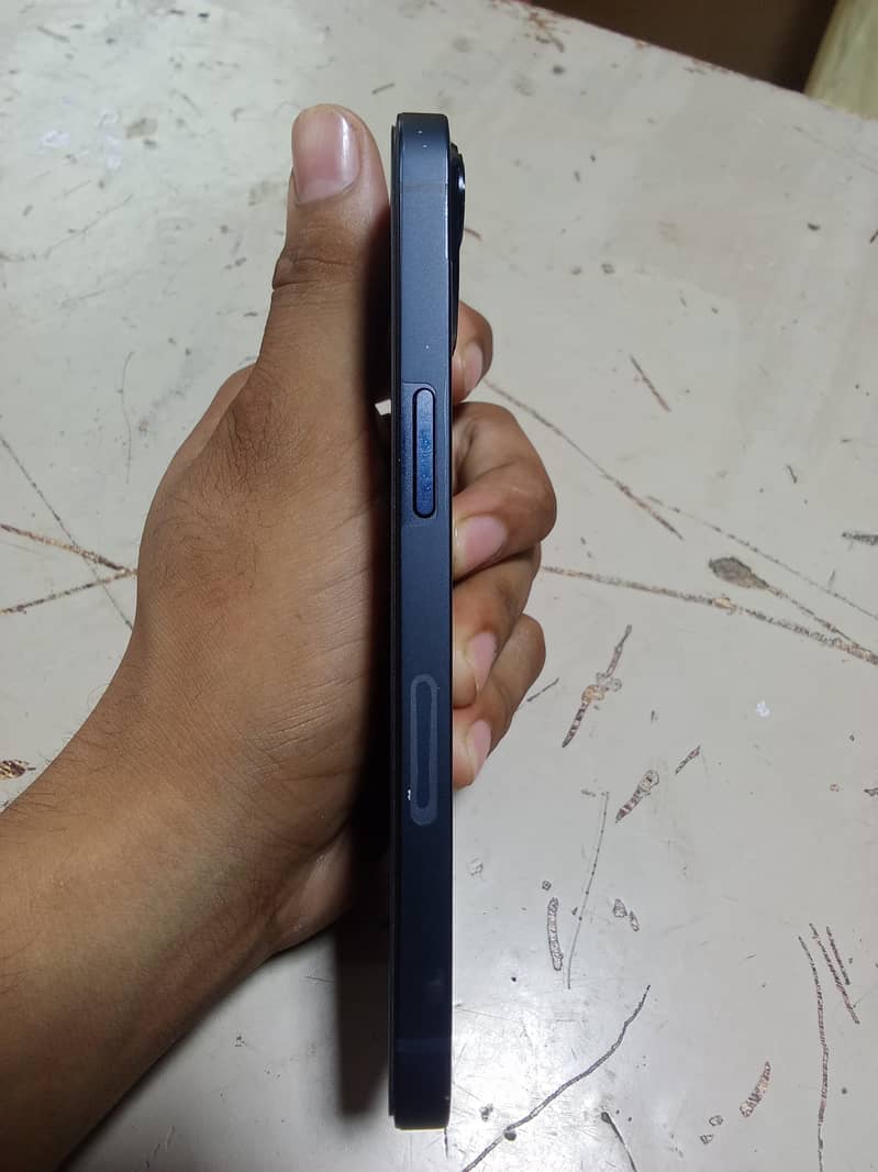Apple iPhone 13 7
