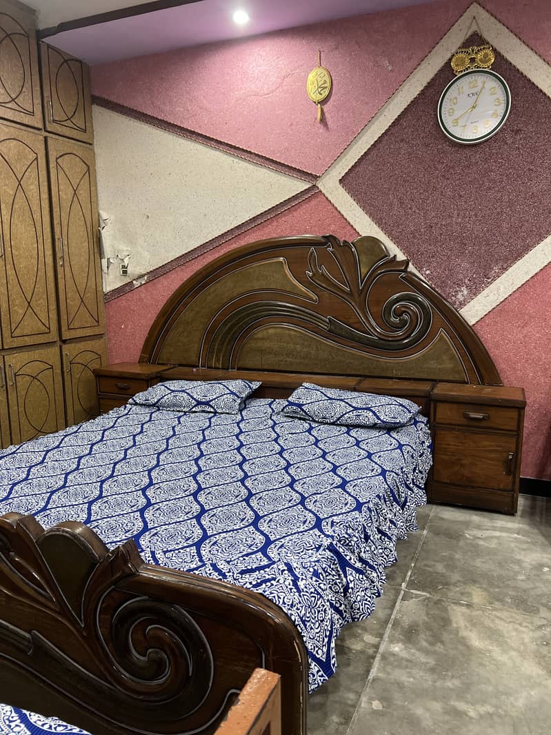 1 double bed , 2 side table 1