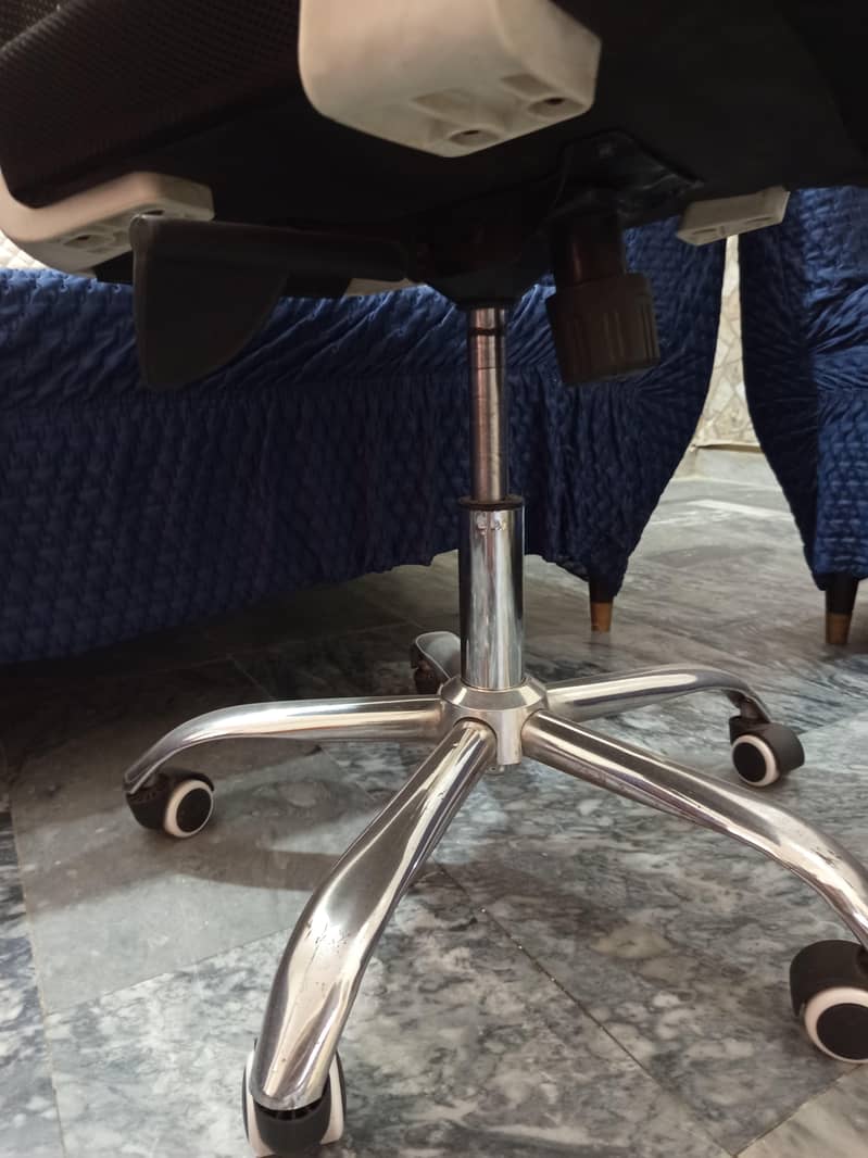 Executive Chair 2