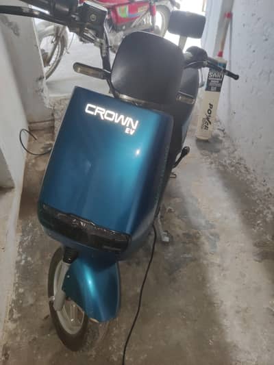 crown scooty