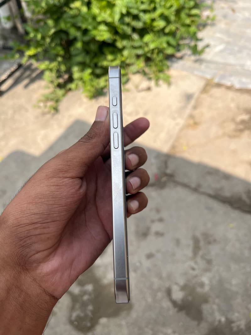 Apple iPhone 16 Pro Max 3