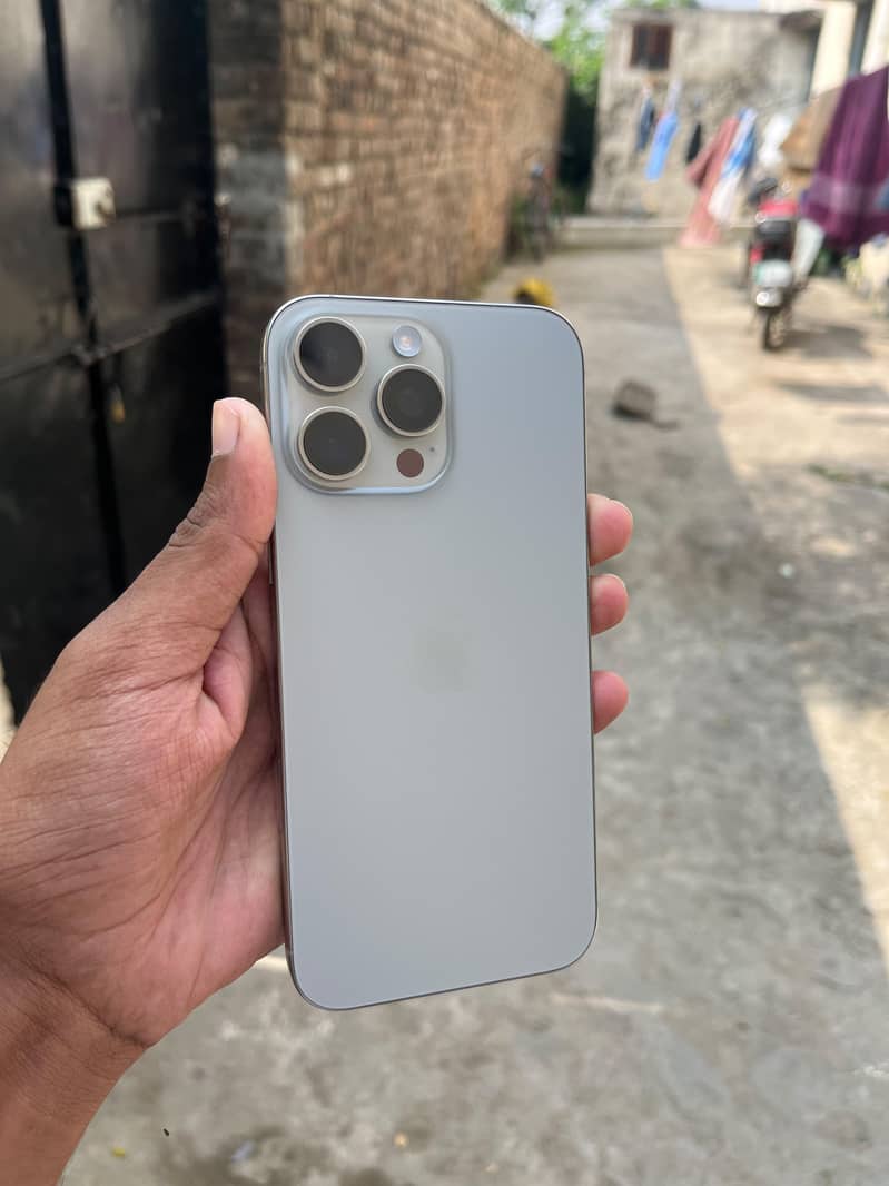 Apple iPhone 16 Pro Max 6