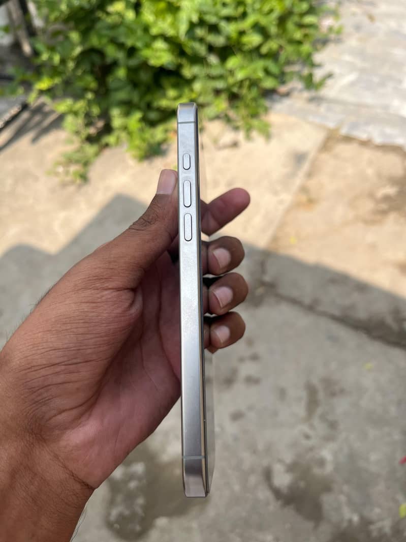 Apple iPhone 16 Pro Max 7