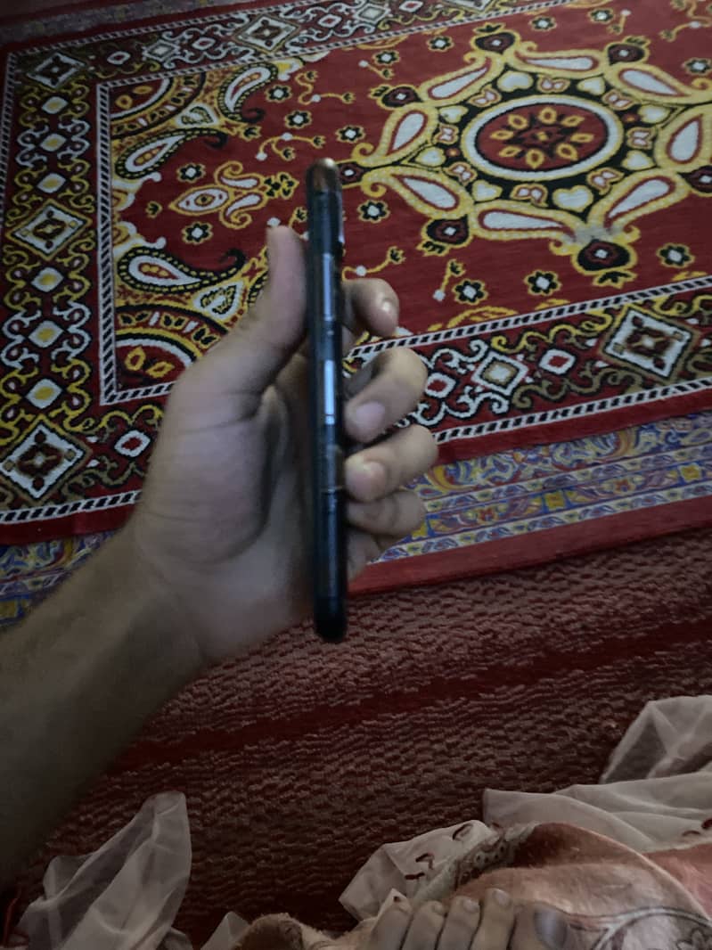 Apple iPhone X 3