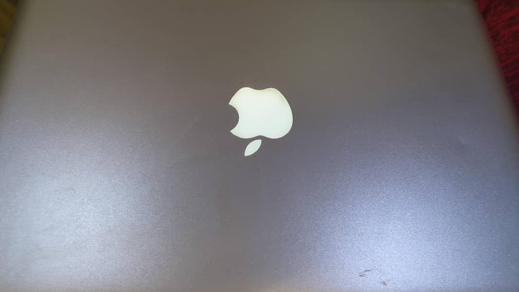 Apple MacBook Pro 0