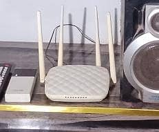 Tenda Wifi router Extender